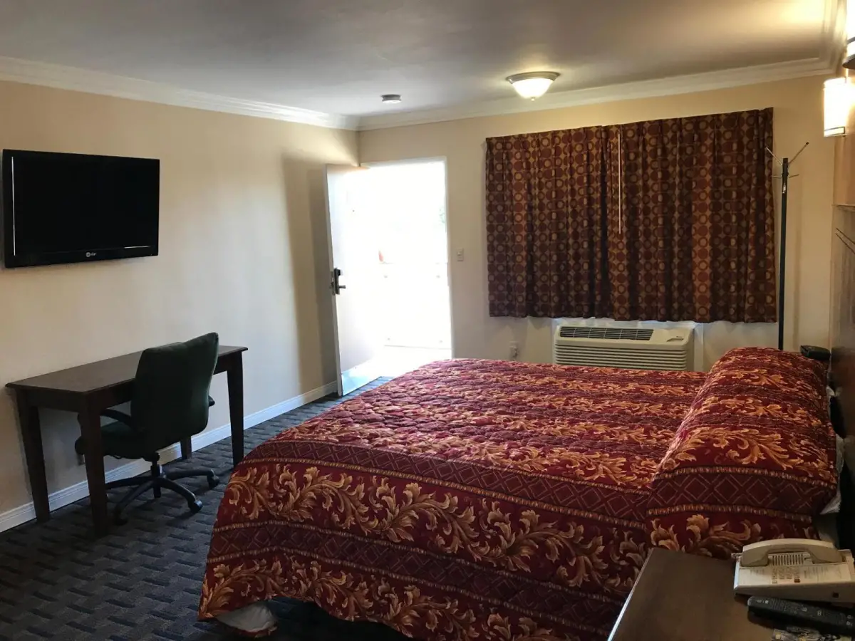 Fullerton Lodge 6