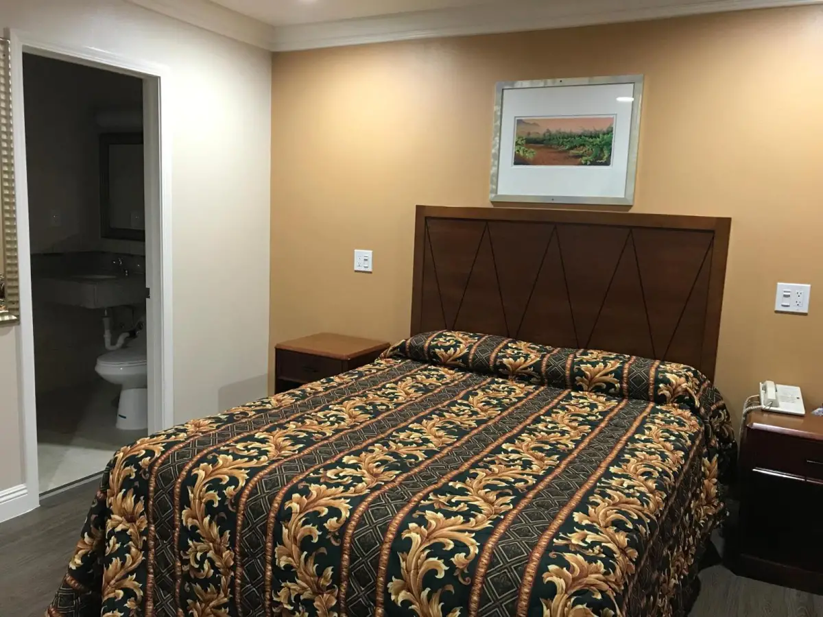 Fullerton Lodge 9